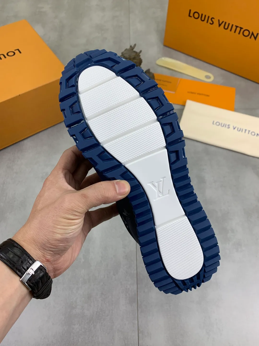 Men's men's shoes P680 new style 💶[LOUIS VUITTON] (original order) new style 🍀LV Louis Vuitton * - top version of LV classic trendy shoes! Use imported original cowhide and water-dyed cowhide lining. The latest original wear-resistant TPU combination outsole! High quality products! Multiple colors available, code number: 39-45 (46 customized)